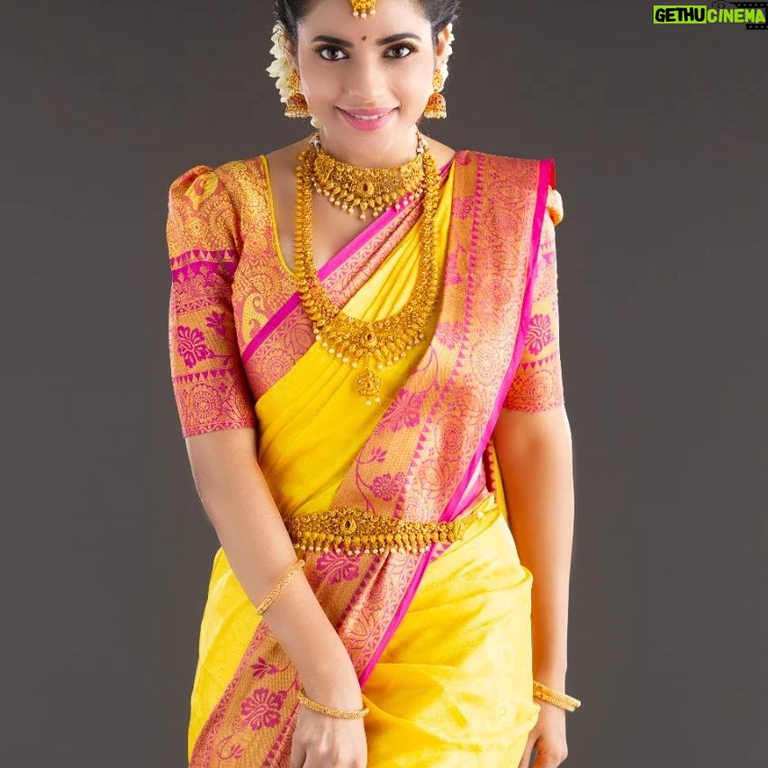 Shivanya Mehrara - 310 Likes - Elegance and grace is all i have .
#instapic #instagram #trendingreels #trending #influencer #actorslife #tollywood .