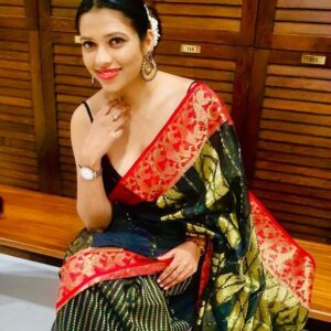 Shivanya Mehrara Instagram - What’s elegance you ask? well its the perfect blend of ‘gajra’ ‘jhumka’ and ‘saree’.
#trending #telegucinema #tamilcinema #actorslife #instapic #instagram #sareelove