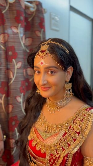 Shivya Pathania Instagram - उनकी छब से दिखूं में तो प्यारी 🧿

#LaxmiNarayan “22 April 2024” 
10 pm on @colorstv 

@swastikproductions