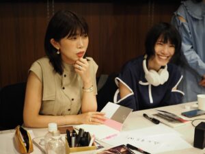 Shizu Mizuno Instagram - 書籍のトークイベントで7年ぶりに詩人の文月悠光さんと話しました。以前から面白いと思っていた文月さんのパブリックではない側面(真面目すぎて24時間気が狂っているOLのような人格)が満喫できてかなりよかったです。登壇中は終始、暴論・奇論の限度を探る試みをやっていたんじゃないでしょうか。お客さまがみなさんやさしくて助かりました。