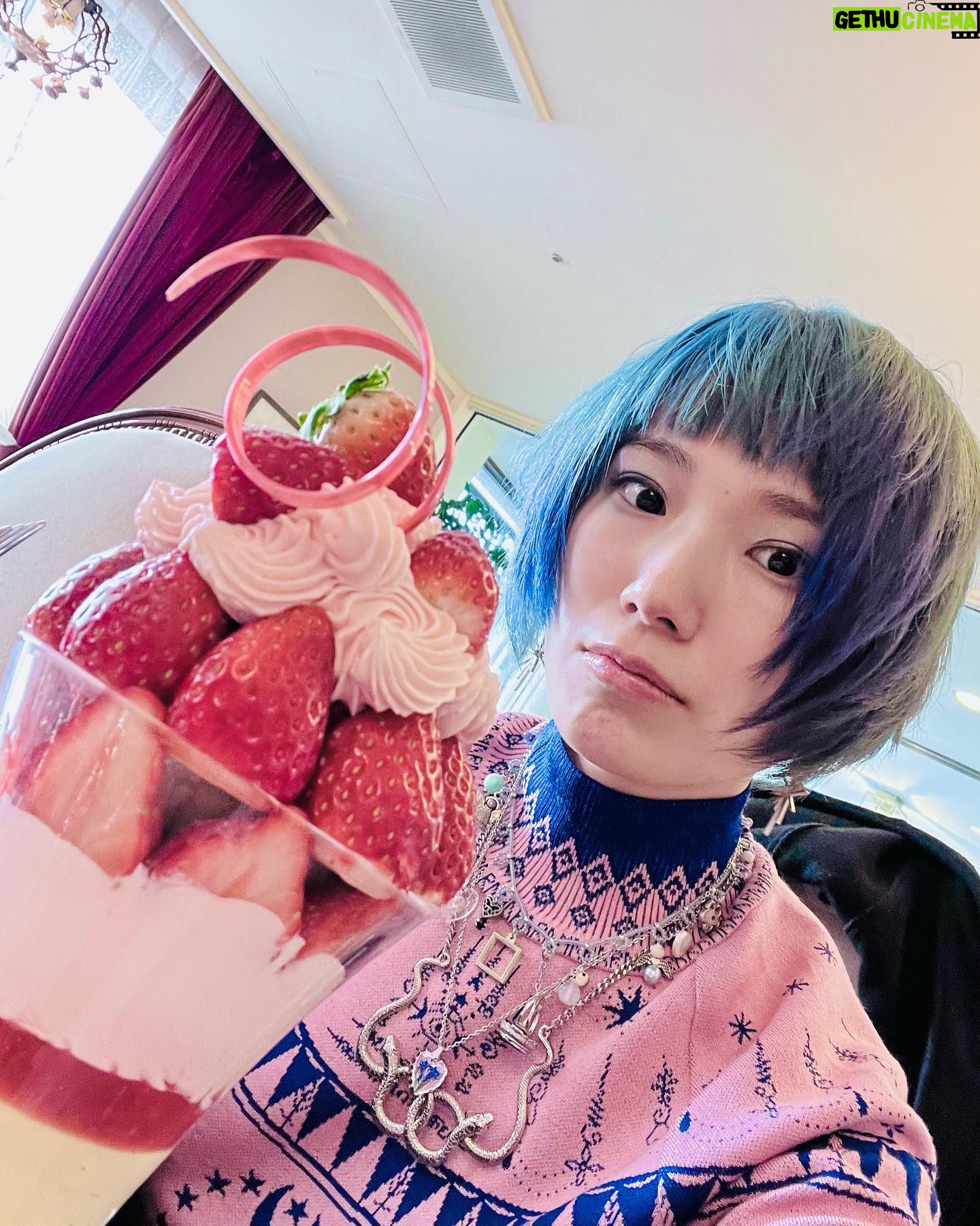 Shizu Mizuno - 737 Likes - これが特別なパフェ〜🤴🎂