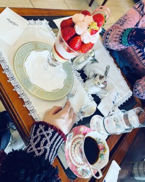 Shizu Mizuno Instagram - これが特別なパフェ〜🤴🎂