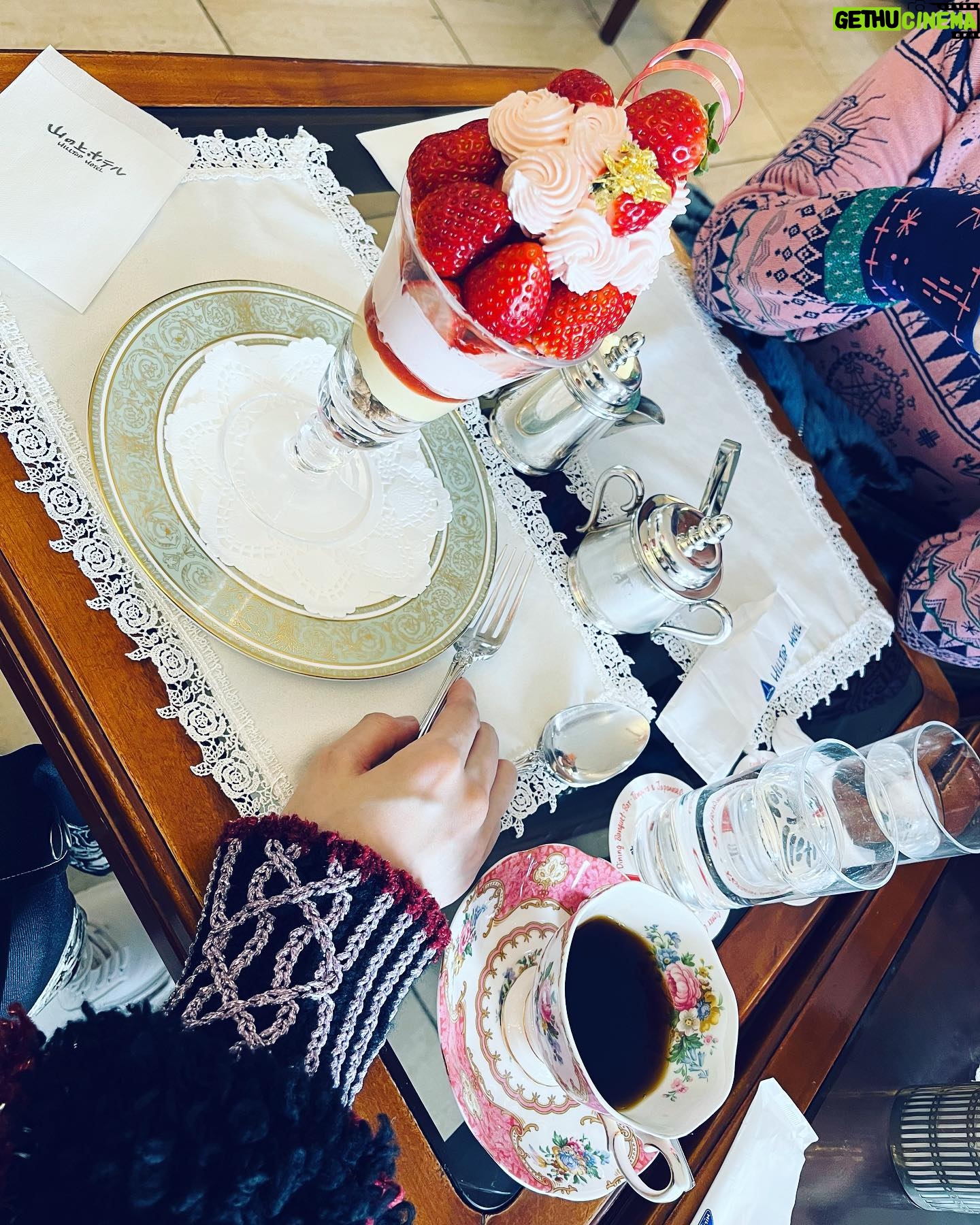 Shizu Mizuno - 737 Likes - これが特別なパフェ〜🤴🎂