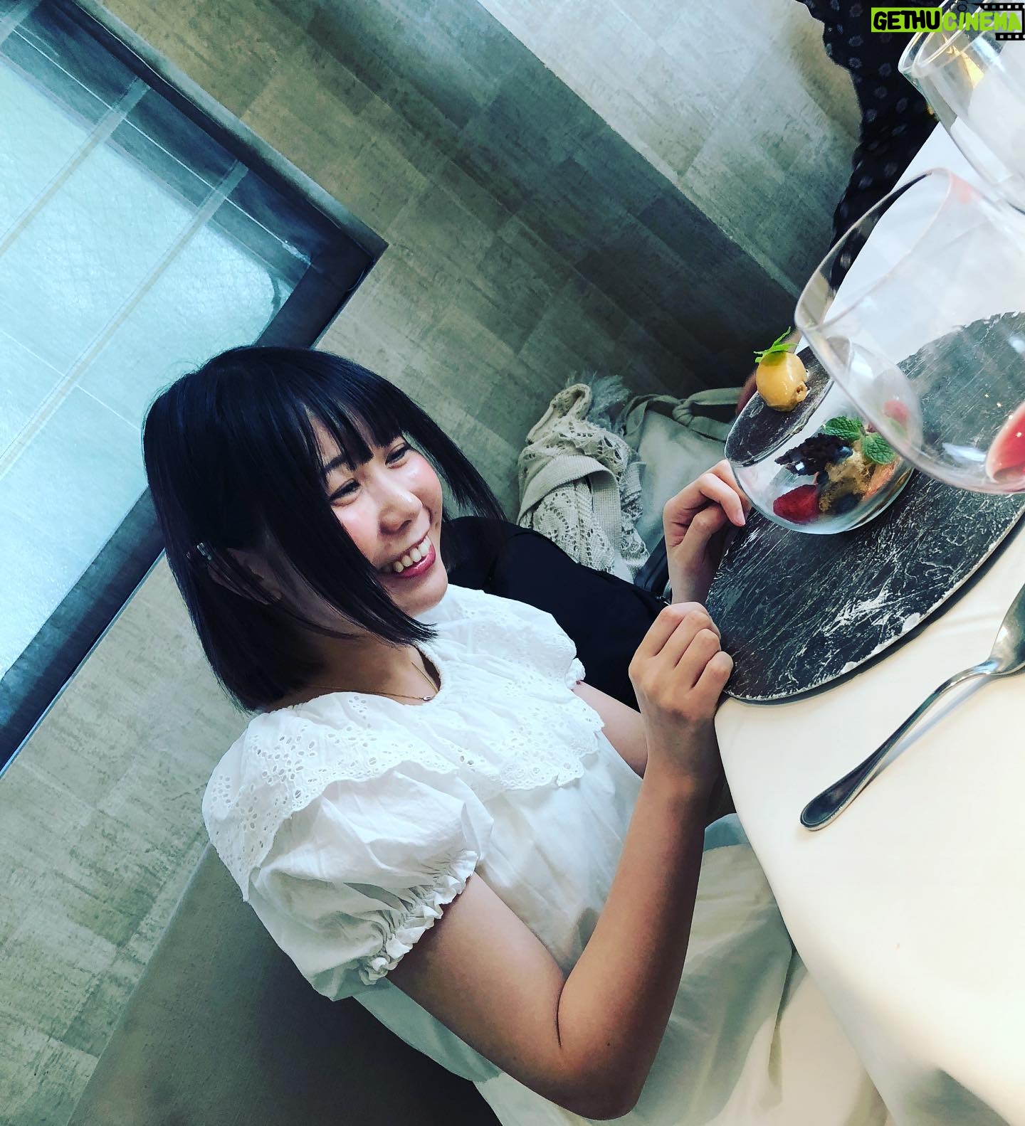 Shizu Mizuno - 660 Likes - 絵恋ちゃん里咲りさちゃんぱいぱいでか美ちゃん姫乃たまちゃんとわたくしの5人でたまちゃんの卒業祝いも兼ねてオシャレランチをしたよ👨🍳🥖女子会というより自助グループという雰囲気。この人物群の共通項は「全員自分以外の全人類に曖昧でちょっとロマンチック(非現実的)な憧れがある」だよ。老後ヒマだったらみんなで老人ホーム建てて猫ちゃんを飼いましょう✋♡♡♡