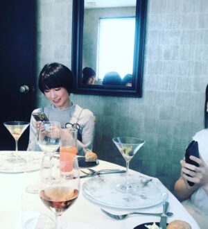 Shizu Mizuno Instagram - 絵恋ちゃん里咲りさちゃんぱいぱいでか美ちゃん姫乃たまちゃんとわたくしの5人でたまちゃんの卒業祝いも兼ねてオシャレランチをしたよ👨‍🍳🥖女子会というより自助グループという雰囲気。この人物群の共通項は「全員自分以外の全人類に曖昧でちょっとロマンチック(非現実的)な憧れがある」だよ。老後ヒマだったらみんなで老人ホーム建てて猫ちゃんを飼いましょう✋♡♡♡