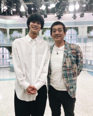 Sho Kiyohara Instagram - #あさイチ ありがとうございました！
緊張したけど、楽しかったです！
エゾ鹿の革の靴、大切に使わせていただきます！

写真は、実はアメトーーク!の"ちく王"でお会いしたことのある博多華丸さんと、
今日ゲストでご一緒した生田智子さんと。
嬉しい。

#なつぞら も続きが気になる終わり方でしたね…お楽しみに！#照男 。