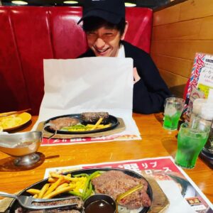 Shōhei Osada Instagram - 友達と温泉行って飯食ってボウリングして。

ただいいだけ。

#温泉
#ハンバーグ
#ステーキ
#ボウリング