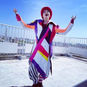 Shōhei Osada Instagram - 映画はもう観たか？

敵役で暴れてるぜぃ！！

観ないとXXXXXXXする！！

#仮面ライダーギーツ
#仮面ライダーギーツ4人のエースと黒狐 
#Xギーツ
#メラ
