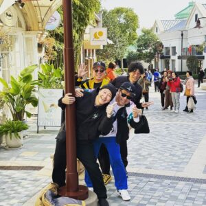 Shōhei Osada Instagram - 上海是最好的！
谢谢！！

上海でお笑いライブとんでもなく盛り上がりました！！
めっちゃいいお客さんでした！

※空き時間で上海ディズニーランドに行ったのですが当日券が買えず、横のイクスピアリ的な所でめっちゃ楽しんだ！！