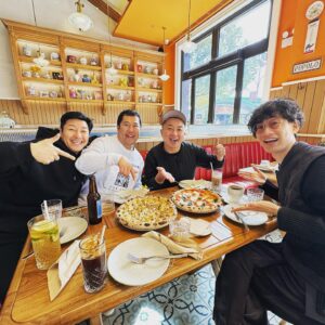 Shōhei Osada Instagram - 上海是最好的！
谢谢！！

上海でお笑いライブとんでもなく盛り上がりました！！
めっちゃいいお客さんでした！

※空き時間で上海ディズニーランドに行ったのですが当日券が買えず、横のイクスピアリ的な所でめっちゃ楽しんだ！！