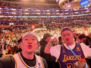 Shōhei Osada Instagram - 本場NBA観て来た！

めっちゃおもろい！最高☝️

八村選手がめっちゃ活躍してた！！

@nbajpn 
#FriendsofNBA
#Lakers
#八村塁 
#NBA
#California