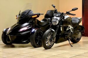 Shona Ferguson Instagram - 21H55 Night ride. BIG & PAC. The combos are communicating. #Ducati #CanAm DuCanAm.