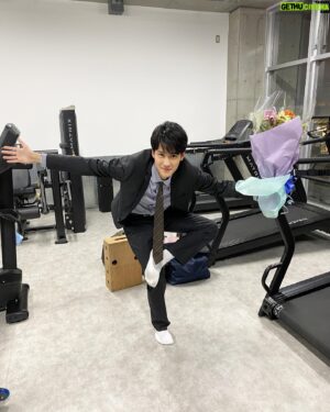 Shono Hayama Instagram - ドラマ#レンタルなんもしない人　のDVDが明日発売されます！　
是非皆さんお家時間に観てください〜✌️
写真はクランクアップ時📸
#テレ東