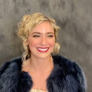 Shoshana Bush Instagram - I told my dad I wanted to quit acting and he said I was crazy. The truth is, it’s a hard life to sustain while keeping your mental health stable and strong. These are glimpses of auditions I’ve either never heard back from, went as straight offers to celebrities, or spent $250 on a 1 hr coaching to then be told the project is shelved. Some of these have no one in the room and I’m making eye contact with a wall I’m supposed to have chemistry with, while others I’ve had less than 24hrs to prepare with 12 pages of sides. And there are certainly the ones Ive had enough time with, did a proud job doing and I just wasn’t the one. It’s fucking tough guys. So really this is a nod to my fellow actors that keep being told no and are doing great work and just haven’t had their shot. I’m grateful I get to have fun bringing these characters to life as my job and shout out to my boys @ajuliomacias @mr_georgeelliott @brandonxhowell @petepoznanski @jared_schwartz_50 and my girl @ashleyelainewilson who put me on tape and who have dealt with my neuroses to get the perfect take. I love you guys so much. And to all the characters I’ve brought to life and had to let go. I love you too…even if I got to be in your shoes for just a moment. 🎭