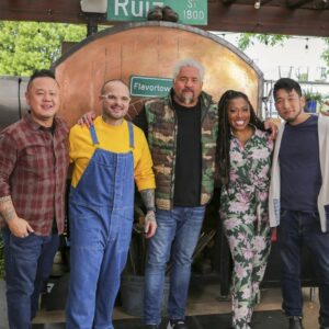 Shota Nakajima Instagram - Feeling thankful for so many incredible cooking experiences this year! Today I’m getting back in the kitchen with @guyfieri and friends for a Thanksgiving dinner with a Japanese flair.

Tune in to Guy’s Ranch Kitchen at 12pm PST today on Food Network to learn how to make my Gochujang Miso Glazed Carrots with Yogurt Sauce and Soy Braised Duck Breast with Sautéed Kale!

The whole episode is packed with international Thanksgiving flavors including Chef @nyeshajoyce Mandarin Smash followed by Chorizo Clam Toast and Smothered Turkey Wings. Chef @nappleman Cacio e Pepe Potato Casserole and Turkey Porchetta with Fennel Apple Salad. And Chef @jettila makes Street Corn Casserole, Sausage & Chestnut Rice Dressing and Chile Mango Upside-Down Cake.

Don’t miss this feast!

#GuysRanchKitchen @foodnetwork