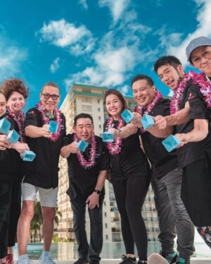 Shota Nakajima Instagram - Cooking and hanging with the throwback crew from @adanaseattle 

My mom and dad surprised me at event which made this trip just that much more special 🌺🌊🏝️

@denise_yamaguchi @chefroyyamaguchi thank you for the hospitality and warm welcome always 🙏

Hawaii your truly beautiful and can’t wait to be back
@hifoodwinefest