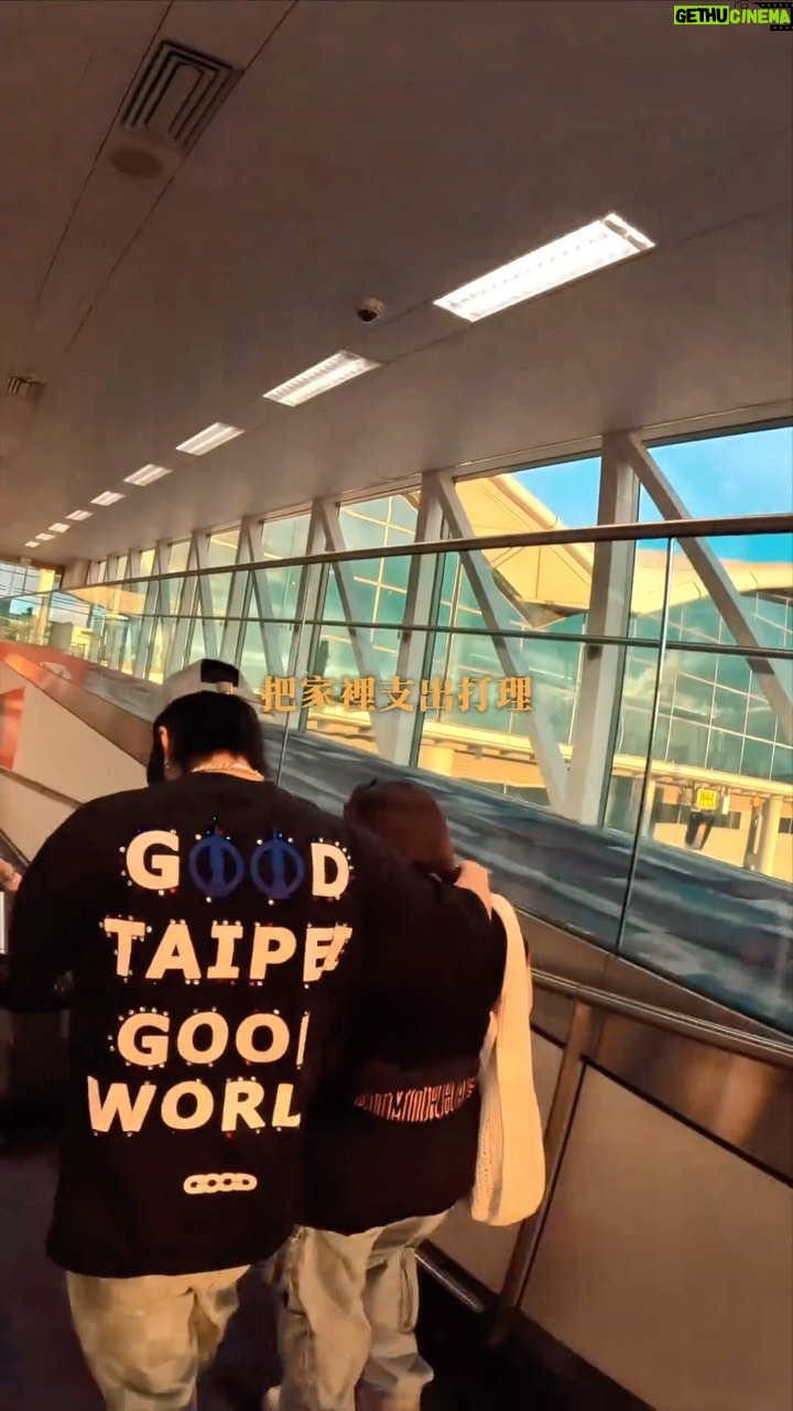 Shou Lou - 37.6K Likes - 2019 “Airplane”
2024 “商務艙”
香港上漲演唱會 我們後天見