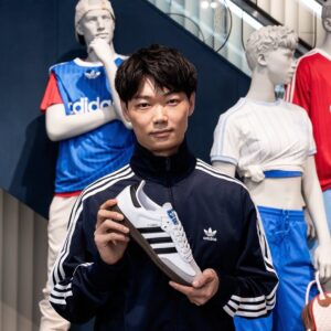 Show Kasamatsu Instagram - アディダス ブランドコアストア新宿の店長に転職しました😘😘😘
ご来店お待ちしております。

#PR　 #adidas　 #storeopening