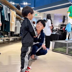 Show Kasamatsu Instagram - アディダス ブランドコアストア新宿の店長に転職しました😘😘😘
ご来店お待ちしております。

#PR　 #adidas　 #storeopening