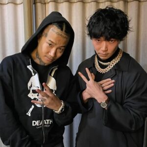 Show Kasamatsu Instagram - 二人のチェーンを付けてもらいました。
ビンゴくんはトウキョウバイスの佐藤ファンみたいです^_^