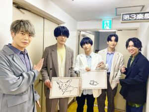 Shoya Chiba Instagram - クールドジな人達。

特に夜の部は必見です🐈🐭
内山さんが面白すぎました
持っているのが猫なのか、ネズミなのか見極めて欲しい

また演じられることを祈ってます
#クールドジ男子
#小林千晃 #内山昂輝 #梅原裕一郎 #古川慎 #千葉翔也