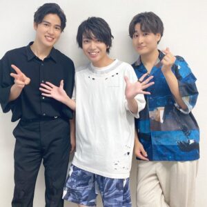 Shoya Chiba Instagram - ちばナイ4周年公開録音！ニコ生タイムシフトでまだ見られます！

初めてリスナーの皆さんの顔が見られて、正直心の底から嬉しかった！
沢山の方が聴いてくださっているんだと実感できました。
アーカイブ200回分聴けますから今からでもぜひ。

これからもよろしく！
#広瀬裕也
#土屋神葉
#2人とも年下の友達
#私服テーマ
#夏