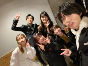 Shoya Chiba Instagram - エイティシックス朗読劇ありがとうございました！
終演直後やり切った顔📸

アーカイブと、
今日は22時から振り返りニコ生もよろしくです

何度演じても心強い皆さん。
これからもこのメンバーで頑張ろうー！
#エイティシックス
#長谷川育美
#山下誠一郎
#藤原夏海
#早見沙織
#鈴代紗弓

#先生方から色紙をいただいて満面の笑み千葉翔也