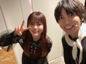 Shoya Chiba Instagram - エイティシックス朗読劇ありがとうございました！
終演直後やり切った顔📸

アーカイブと、
今日は22時から振り返りニコ生もよろしくです

何度演じても心強い皆さん。
これからもこのメンバーで頑張ろうー！
#エイティシックス
#長谷川育美
#山下誠一郎
#藤原夏海
#早見沙織
#鈴代紗弓

#先生方から色紙をいただいて満面の笑み千葉翔也