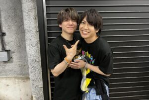Shoya Chiba Instagram - KING SUPER LIVE 2024 DAY2
ありがとうございました！Blessingを沢山の方に聴いていただけて、最高に嬉しかったです！！

ステージに立つ先輩達
最高に素敵で、かっこよくて楽しくて、圧倒的で
僕からは誰にも声かけられない状態だったんですが…笑

優しく気さくに声をかけてくださって写真撮っちゃいました。本当に嬉しかったです。
こんなにすごい方々が「仲間」だと言ってくれた事を胸に活動していきます。
その言葉に恥じぬよう、
見てくださった方々が返してくれた歓声に応えるべく
これからひたすら頑張っていきます！！

色々と明日の生配信で話したいと思います！
初めての方も待ってます！

#キンスパ
#写真の謎はどこかで

#angela さん
#愛美 さん
#蒼井翔太 さん
#上坂すみれ さん
#内田雄馬 さん
#七海ひろき さん
#水樹奈々 さん
#水瀬いのり さん
