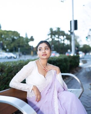 Shraddha Dangar Instagram - Many have asked about the styling of this look, so here's the scoop: I actually styled myself for this event in just 5 hours! I picked up a gorgeous saree from Asopalav and then went hunting for the perfect white fabric for the blouse. Thanks to @nishitakathiria & @tahukaari with the help of these wonderful ladies, found a tailor who miraculously stitched the blouse exactly as I described in just 2 hours. I had to get it done quickly because I had a flight to Sydney the next day
- makeup & hair toh hum khud hi kar lete hai🫠

.
Clicked by @ravibarotstudio 
Styled , makeup & hair by - Hum khud🫠