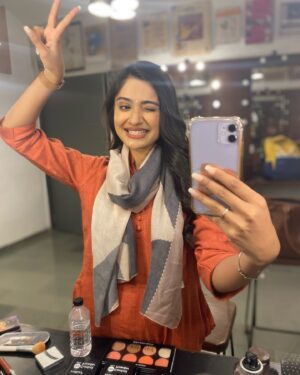 Shraddha Dangar Instagram - Meet Priya - confident yet uncertain, longing for love yet afraid, brave yet shy, rebellious yet deeply sentimental🤷🏻‍♀️ 
- on her journey to find true love ❤️
Watch “MAST MILAP” only on @jojoapp.in