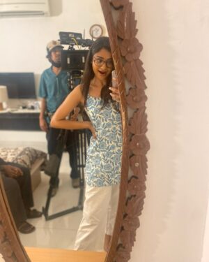 Shraddha Dangar Instagram - Meet Priya - confident yet uncertain, longing for love yet afraid, brave yet shy, rebellious yet deeply sentimental🤷🏻‍♀️ 
- on her journey to find true love ❤️
Watch “MAST MILAP” only on @jojoapp.in