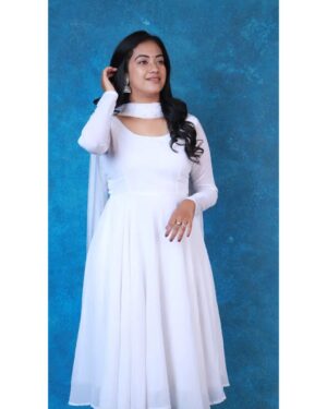 Shruthi Narayanan Instagram - 🔮✨️🤍
.
.
Mau: @saran_mua 
Hair: @la_shine_academy 
👗: @charuclothingstore 
Photographer: @blackanbluephotography 
Space: @storksstudio
.
.
[White dress, Model shoot, Photoshoot, Actress, Dancer, Classical Dancer, Bharatnatyam ]

#actress #whitedress #angel #model #portfolio #portfolioshoot #photoshoot #vijaytvserial #siragadikkaaasai #vidhya #movies #remo #kulukulu☃️ #explorepage #fyp #trending #dancer #classicaldancer #bharatnatyam #dancer