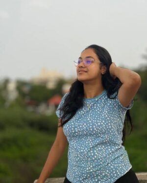 Shruthi Narayanan Instagram - Good morning folks ✨️🧚‍♂️
.
.
#shruthinarayanan #explorepage #trendingreels #fyp #vidhya #siragadikkaaasaiserialvijaytv