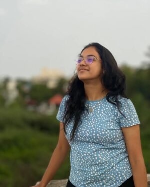 Shruthi Narayanan Instagram - Good morning folks ✨️🧚‍♂️
.
.
#shruthinarayanan #explorepage #trendingreels #fyp #vidhya #siragadikkaaasaiserialvijaytv