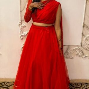Shruthi Narayanan Instagram - This dress definitely needs alot of twirling..
@charuclothingstore
.
.
.
Run odi na win avena 
Unodu na onavena
.
.
🔖
Reception fit | Wedding outfit series | monochromatic Lehenga | Wedding outfits | Bridesmaid outfits | Hairstylings | Self Styling | Photography | Bridesmaid | Sangeeth look | Wedding season | Explore page | For Your page | Trending post | Instafamous | Instainfluencer | 
.

.
#sangeetoutfit #weddingseason #weddingsetup #lavenderlehenga #lehenga #weddingvibes #explorepage #flauntingtheflaws🌈 #fyp #trendingnow #shruthinarayanan #vidhya #siragadikaasai #actress #Instagram #instagood #instafamous #instainfluencer #receptionlook #redlehenga