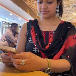 Shruthi Narayanan Instagram - A date at @starbucksindia in @expressavenue 
.
.
Outfit: @charuclothingstore
Vc & Edit @blackanbluephotography 
.
.
[ Starbucks, Date, Model, Actress ]

#model #actress #starbucks #starbucksindia #chudhidhar #explorepage #fyp #trending #reelitfeelit #reelsinstagram #modelsofchennai