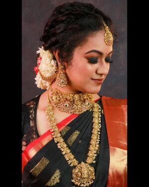Shruthi Narayanan Instagram - ✨️🧿

MAU: @valenteena_makeoverartist 
Saree & Blouse: @charuclothingstore 
Jewels: @gold_copy1486 
Photography: @blackanbluephotography 
Studio: @storksstudio 

#bridalmakeup #bridalphotoshoot #model #shruthinarayanan #vidhya #vijaytelevision #explorepage #fyp #trendingreels #trending