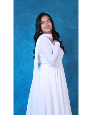 Shruthi Narayanan Instagram - 🔮✨️🤍
.
.
Mau: @saran_mua 
Hair: @la_shine_academy 
👗: @charuclothingstore 
Photographer: @blackanbluephotography 
Space: @storksstudio
.
.
[White dress, Model shoot, Photoshoot, Actress, Dancer, Classical Dancer, Bharatnatyam ]

#actress #whitedress #angel #model #portfolio #portfolioshoot #photoshoot #vijaytvserial #siragadikkaaasai #vidhya #movies #remo #kulukulu☃️ #explorepage #fyp #trending #dancer #classicaldancer #bharatnatyam #dancer