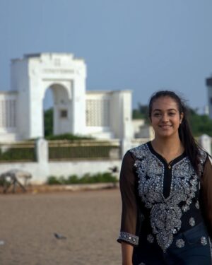 Shruthi Narayanan Instagram - Me toh gaya....
.
.
#explorepage #vidhya #siragadikaasai #shruthinarayanan #serial #fyp #flauntingtheflaws🌈 #actress #cinemalove