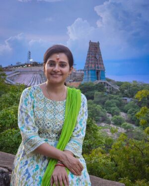 Shruthi Raj Instagram - Vetrivel muruganukku arogara🙏🙏🙏