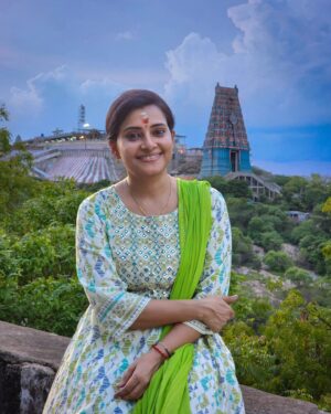 Shruthi Raj Instagram - Vetrivel muruganukku arogara🙏🙏🙏