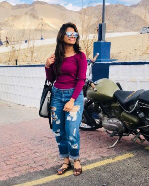 Shubhangi Tambale Instagram - One of my most favourite destinations to go 🗻
LEH - LADHAKH 

This was first flight of my life, for the first film I was doing 
#boyz2marathifilm 
Pangong lake, night sky full of stars, chilled breeze and peaceful waves 🌊 

Also I was getting paid to experience all of this 🤩😛
I manifested few things in Leh in 2018 which is my reality now 😍(you can see wishing rocks stacks in one of the pictures) here I was just 19 yrs old, young,naive - I had no idea what life has planned for me ♥️
But now when I look back, I feel proud of my achievements, my experiences, my decisions!
 I love who I am today 🙃🌈⚡️🍃🥀

#lehladakh #lehladakhdiaries #leh #ladakh #pangonglake #beautifuldestinations #favourite #peace #mustgo