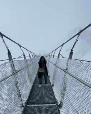 Shubhangi Tambale Instagram - All the way from #switzerland 🍃🌊🇨🇭

One of beautiful and rich countries I have been to 😊
The air is so pure ⛅️
Crystal water 💧 
The land is full of nature 🌈
Cold and clean ❄️
Yet with beautiful people 🙂