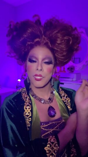 Shuga Cain Instagram - #gotohell #hocuspocus2 #halloweencostume #halloween