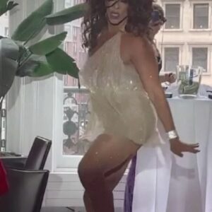 Shuga Cain Instagram - Walking into #humpday like…