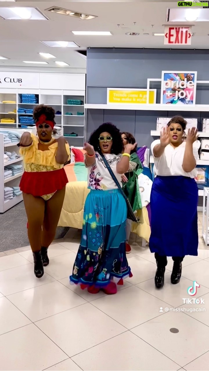 Shuga Cain - 24.4K Likes - Cast of @encantomovie living that @lizzobeeating fantasy! Happy Pride Y’all. @flipphoneevents @stella34macys @catrinalovelace @peachez.nyc @chickygorgina