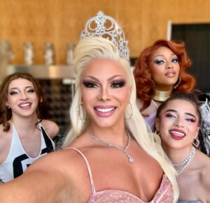 Shuga Cain Instagram - Sending you all love from the cast of our  Ariana Grande brunch. My head looks soooo big! 🤣🤣🤣