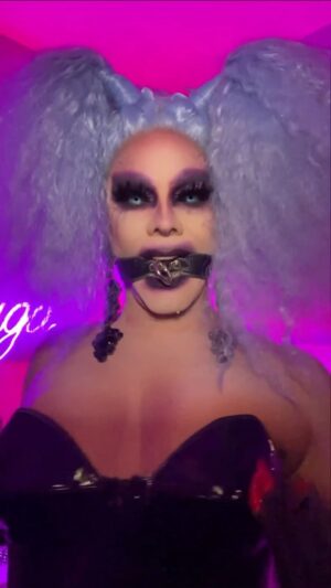 Shuga Cain Instagram - A little spooky ooky for the holidayz?! Why not! Found this in the vaults 

Stunning hair by: @georginathedoll 💜💜💜