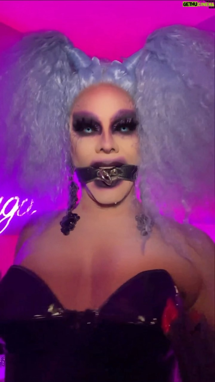 Shuga Cain - 6.7K Likes - A little spooky ooky for the holidayz?! Why not! Found this in the vaults
Stunning hair by: @georginathedoll 💜💜💜